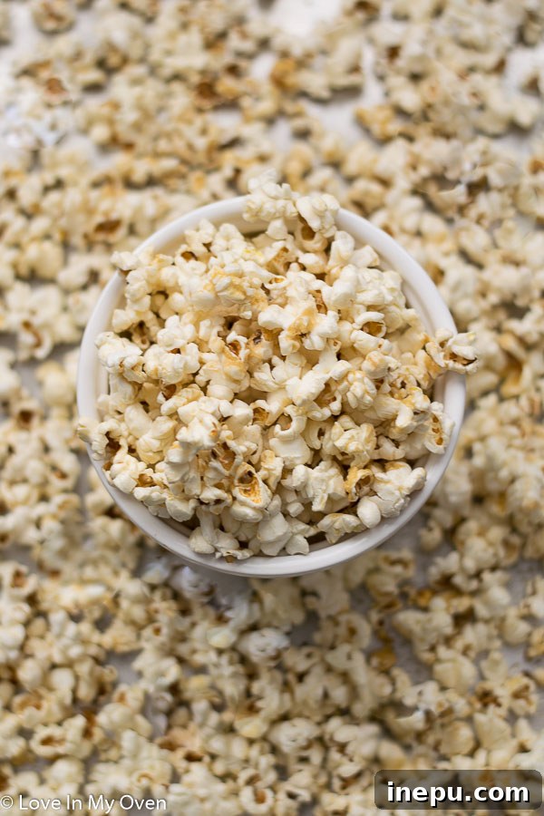 Guilt-Free Caramel Popcorn 3 Close-up of healthy caramel popcorn without corn syrup