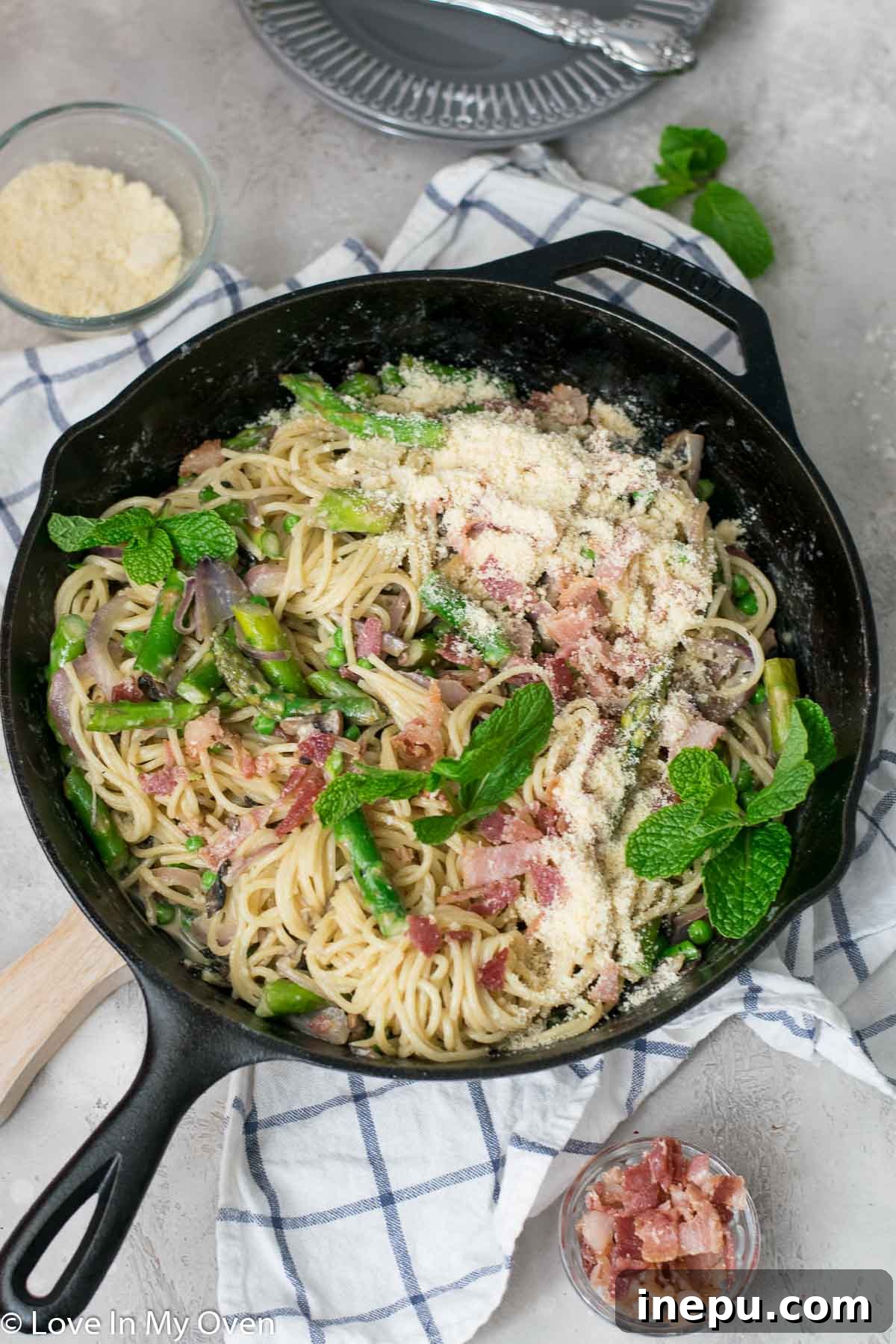 Springtime Carbonara with Asparagus and Peas 3 Close-up of creamy spaghetti carbonara with peas and asparagus in a pan, ready to serve