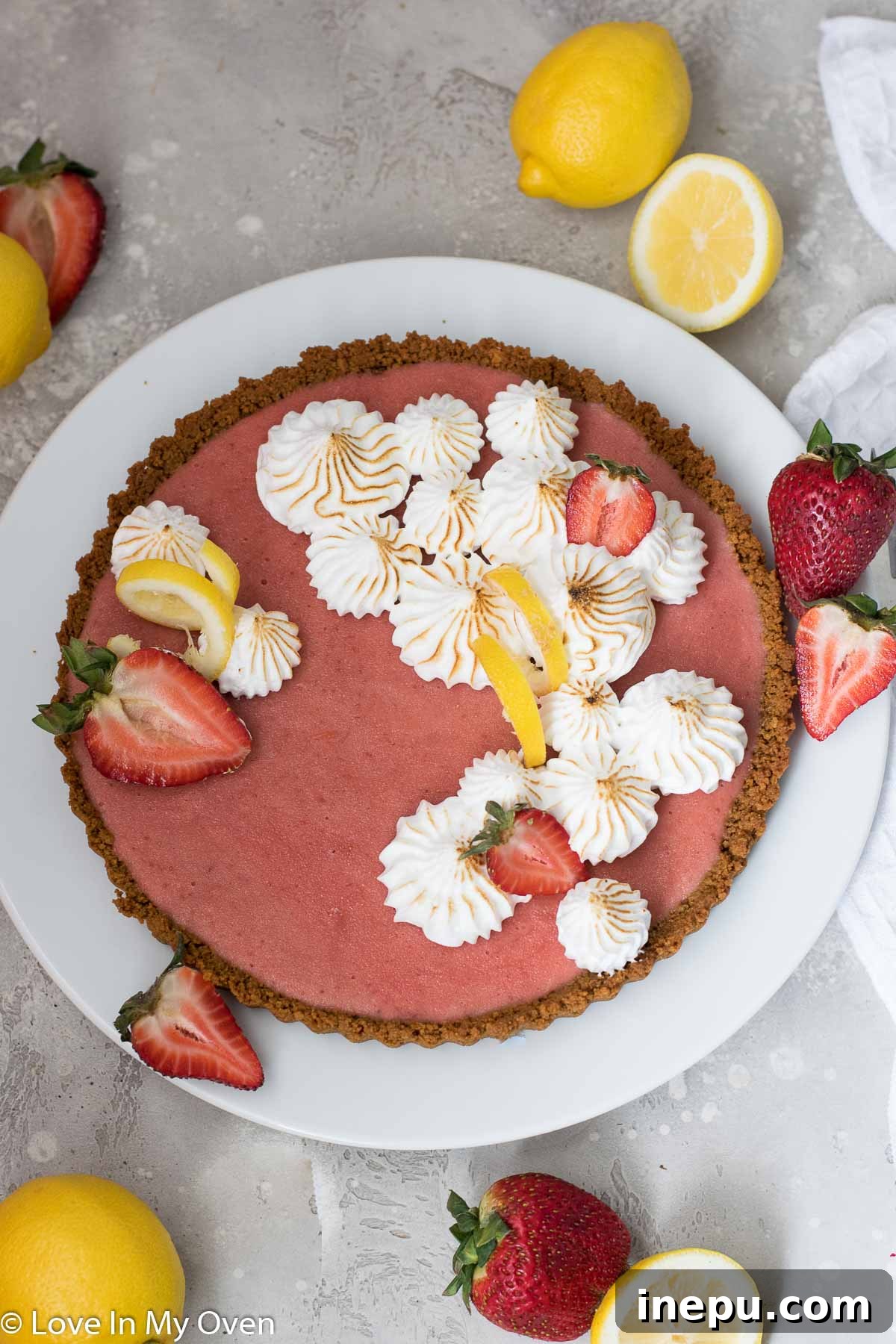 Vibrant Strawberry Lemon Curd Tart with a Golden Gingersnap Crust and Fresh Strawberries
