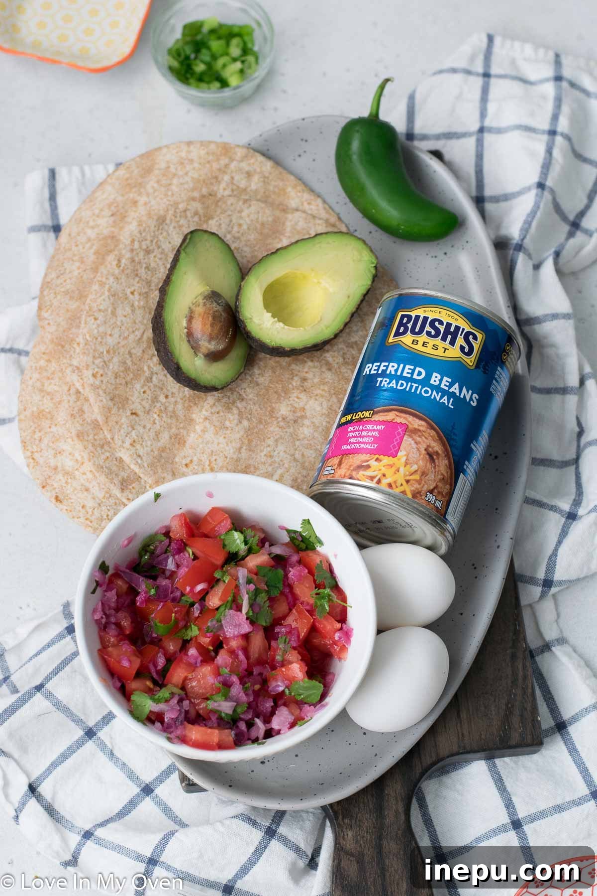 No-Fuss Huevos Rancheros 4 Freshly prepared pico de gallo and warm refried beans for huevos rancheros