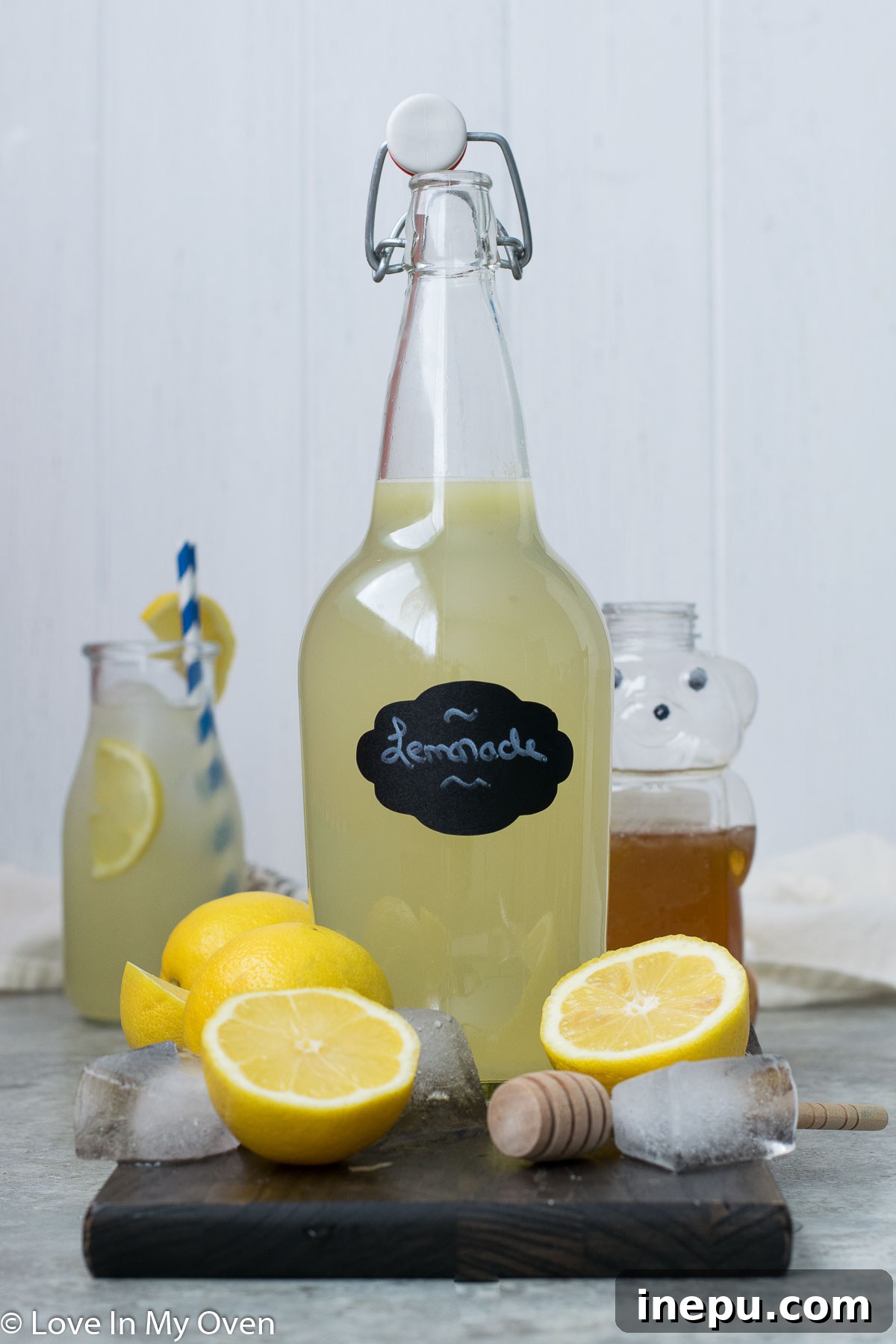 Effortless Honey Lemonade 6 Two glasses of honey lemonade with lemon slices and mint sprigs