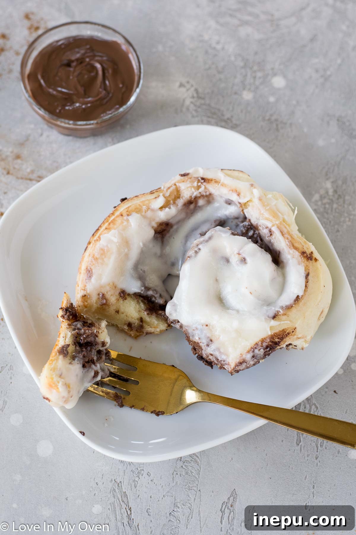 Irresistible Nutella Swirl Rolls 14 nutella cinnamon rolls ready to eat