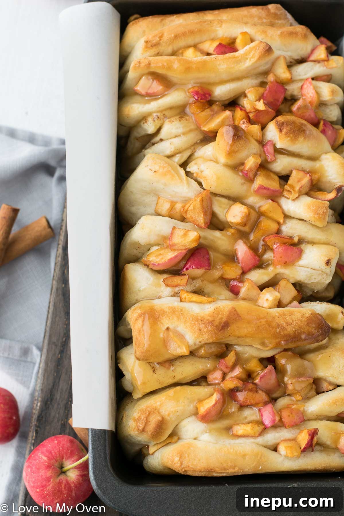 Golden Apple Cinnamon Tear-Apart Bake 3 Close-up of soft apple cinnamon pull apart bread