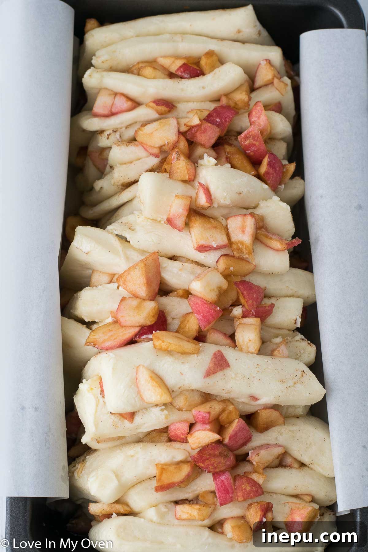 Golden Apple Cinnamon Tear-Apart Bake 10 Ready to bake apple cinnamon pull apart bread