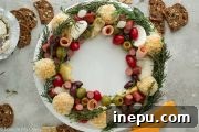 holiday charcuterie wreath