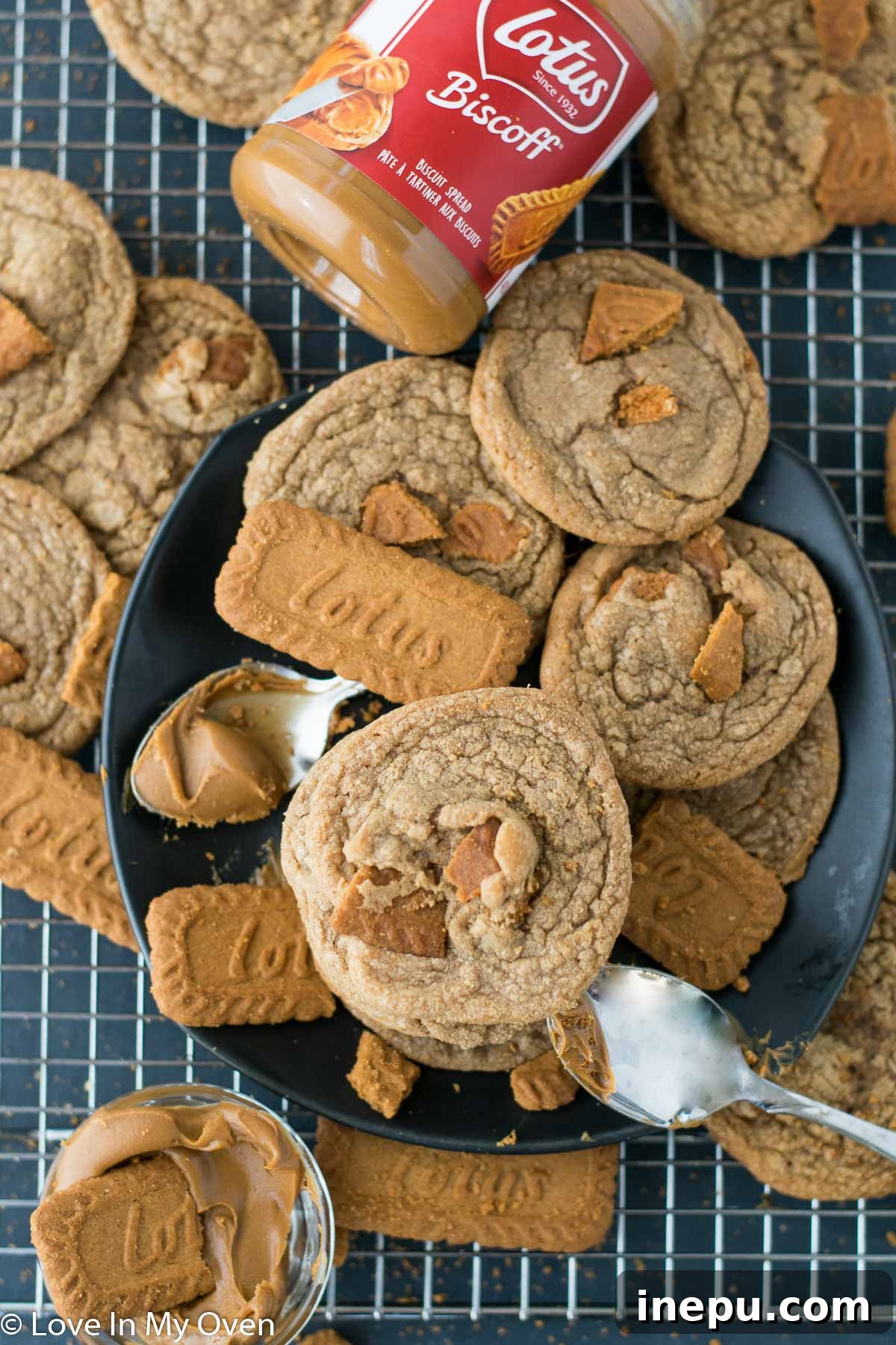 Close-up of freshly baked cookie butter cookies